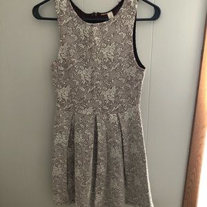 🌺 Floral dress with crotchet back panels